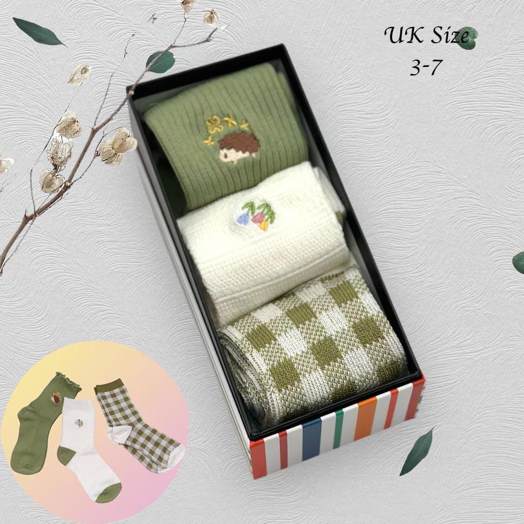 Ladies Seamless Soft Comfort Set of 6 Hedgehog Floral Pattern Crew Socks Premium Quality Gift for Her comes with a gift bag