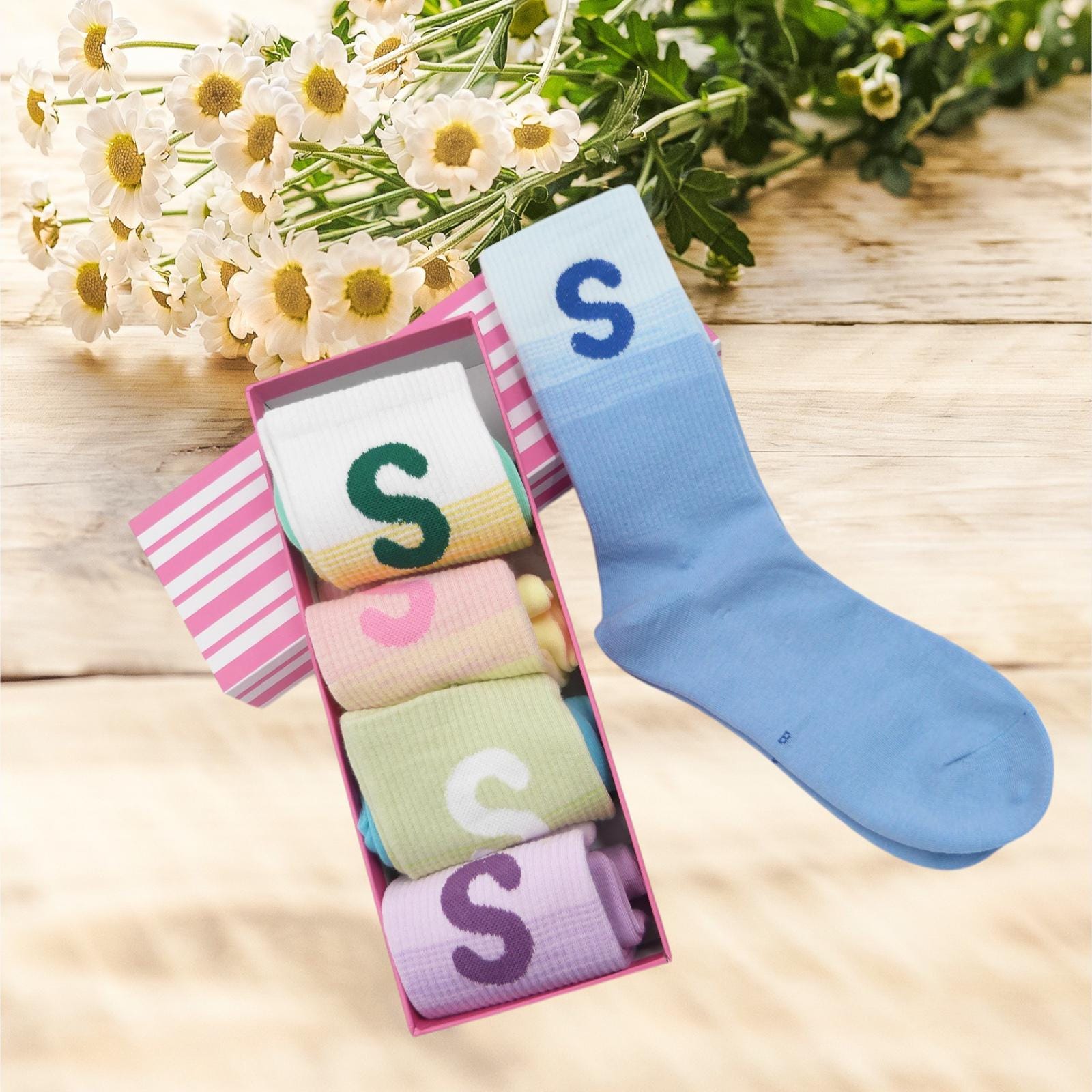Ladies Seamless Soft Comfort Crew Socks Set of 5 Women’s Socks With Gift Bag