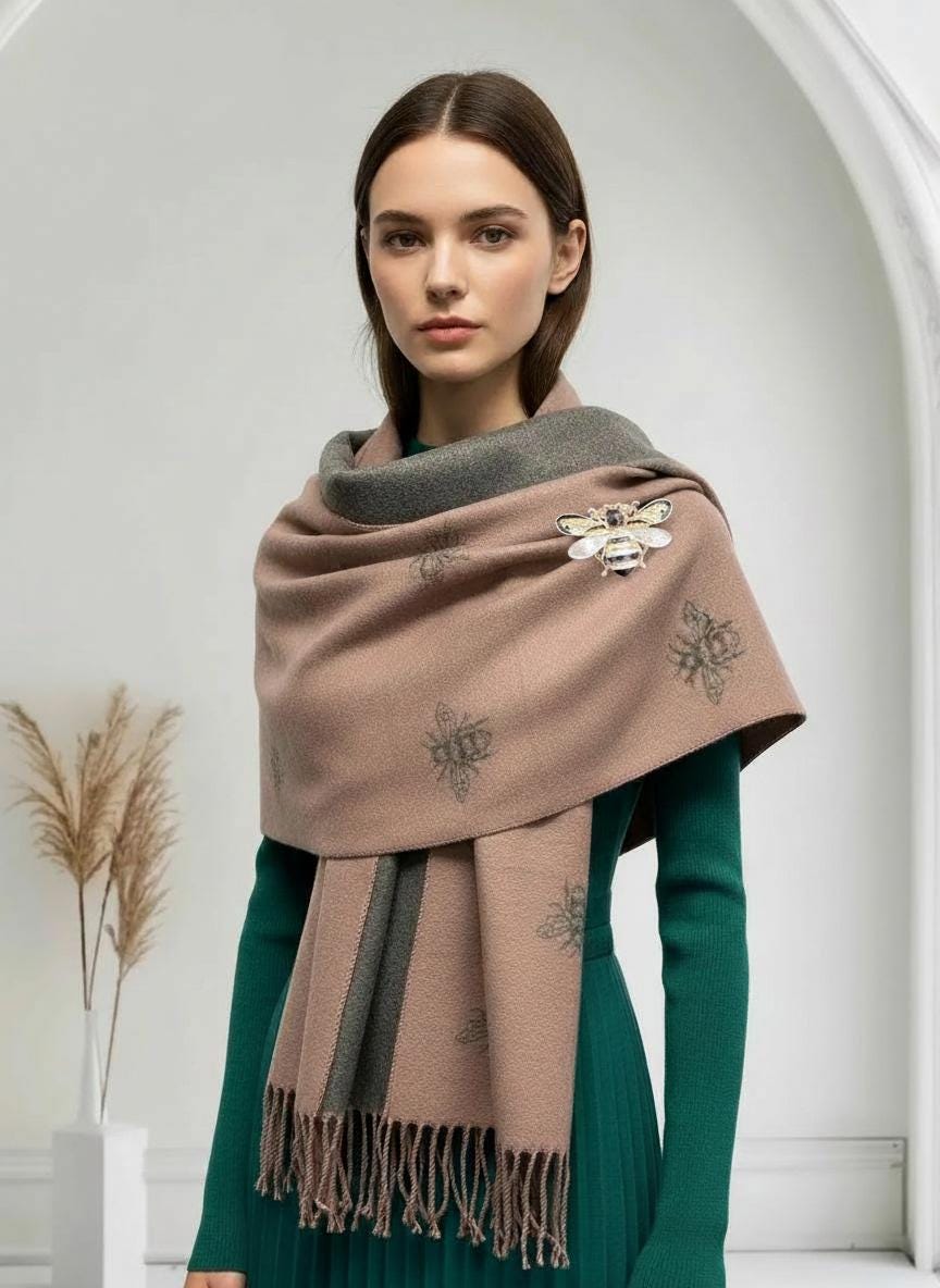 Bee Print Cashmere-Feel Scarf – Grey Wool-Style Wrap with Free Magnetic Brooch