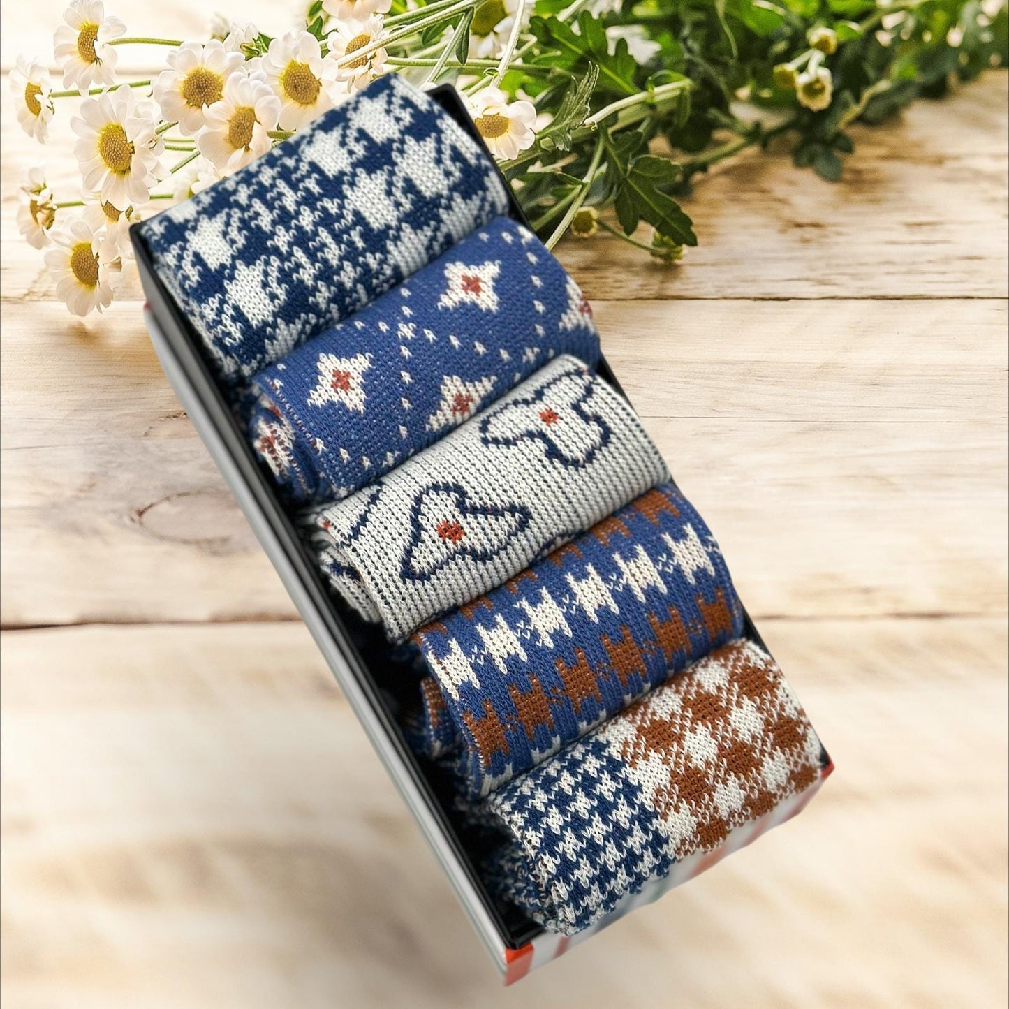 Ladies Seamless Soft Comfort Set of 5 Pattern Crew Socks Premium Quality Gift for Her comes with a gift bag