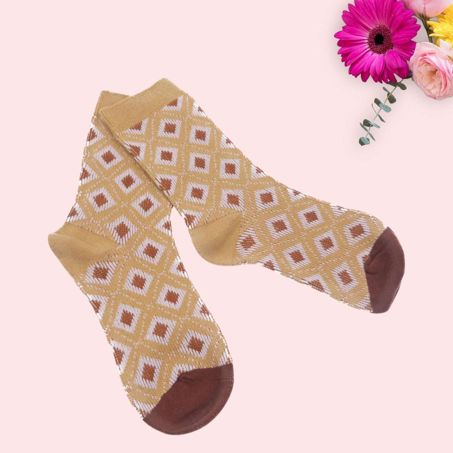 Ladies Soft Comfort Set of 5 A Classic Athletic Style With A Simple Detail Near The Cuff Crew Socks Gift for Her comes with a gift bag